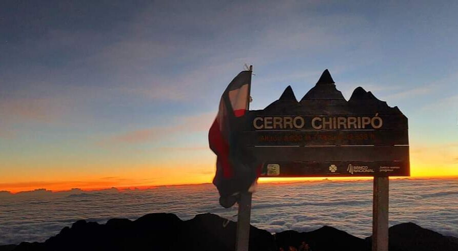 Amanecer en la cima del Cerro Chirripo, Parque Nacional Chirripo, Costa Rica