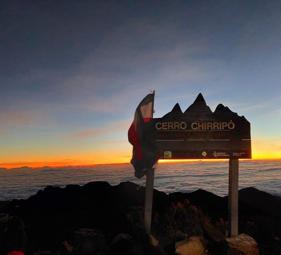 Amanecer en la cima del Cerro Chirripo, Parque Nacional Chirripo, Costa Rica
