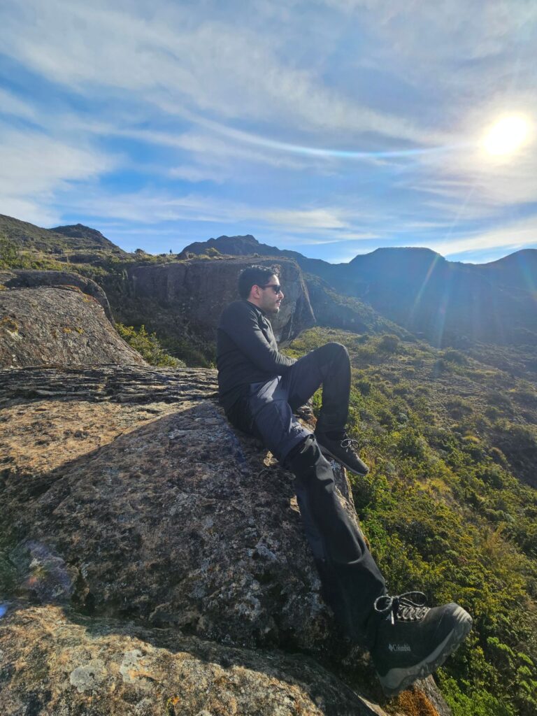 Senderista tomando el sol, Parque Nacional Chirripo, Costa Rica