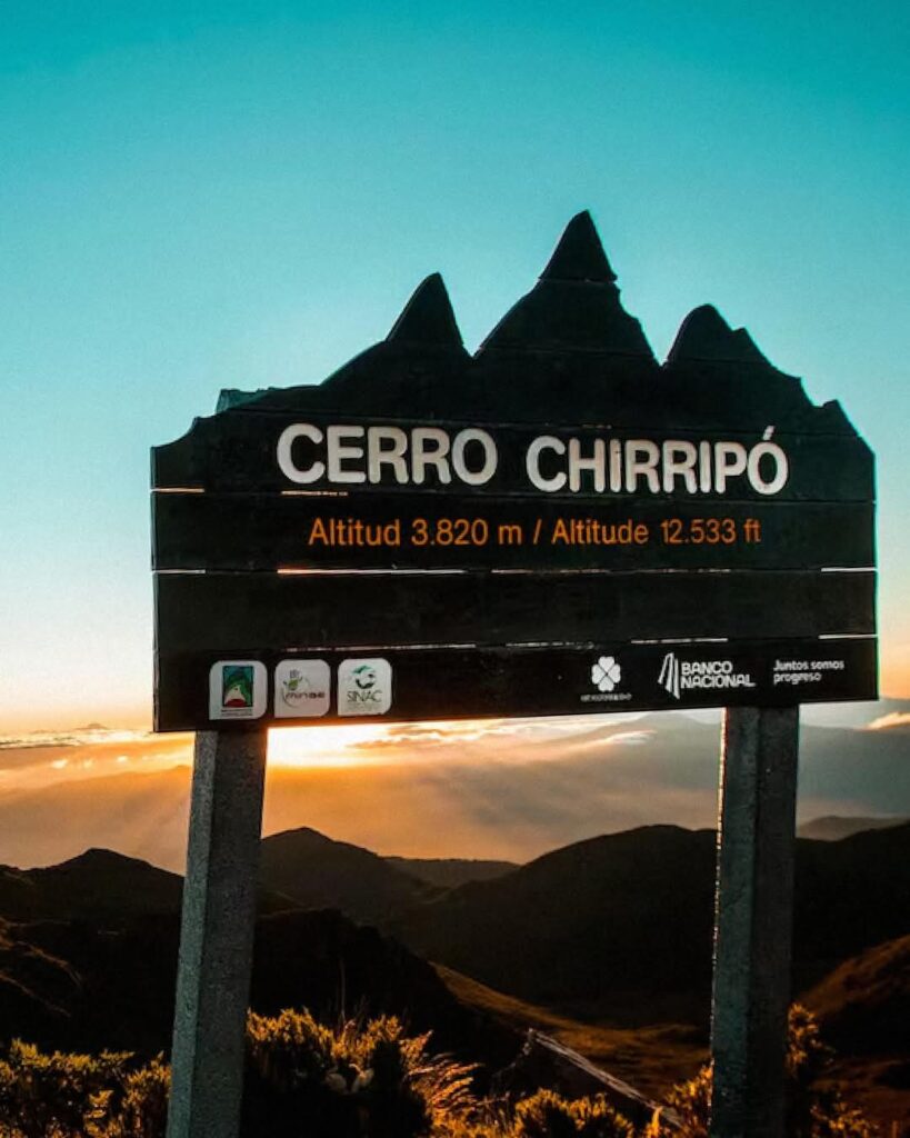 Amacenecer en la cumbre Cerro Chirripo, Parque Nacional Chirripo, Costa Rica