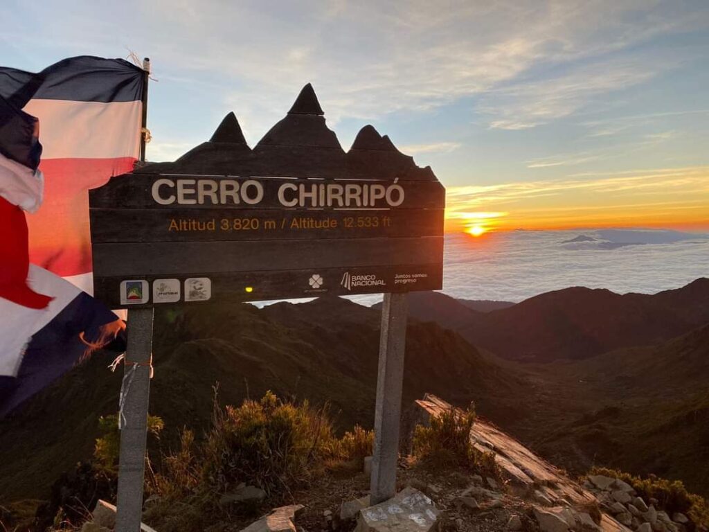 Amacenecer en la cumbre Cerro Chirripo, Parque Nacional Chirripo, Costa Rica