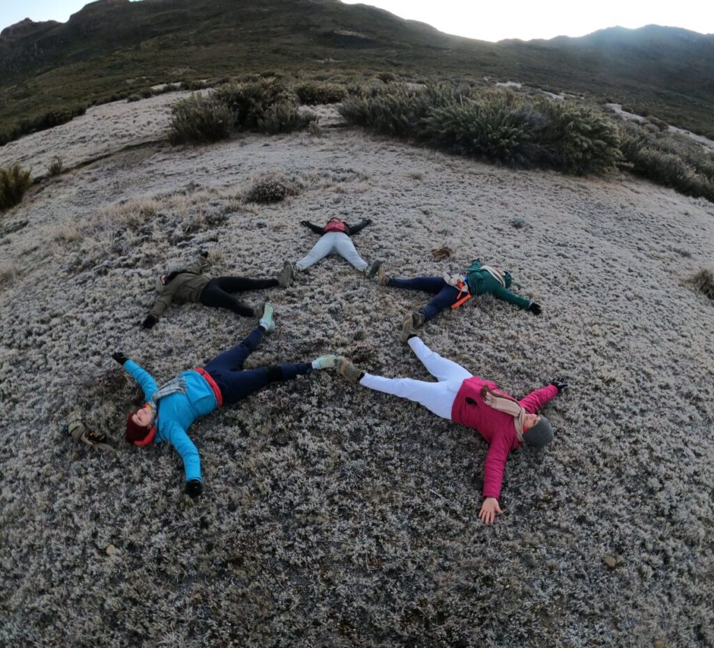 Grupo de senderistas en la Sabana de Los Conejos