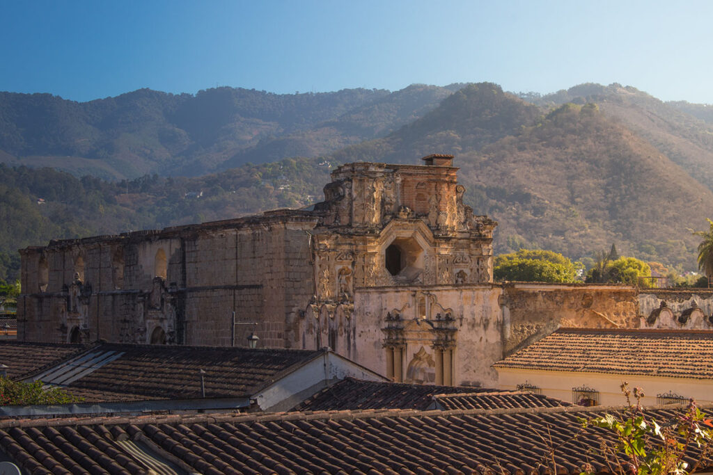 Iglesias en ruinas de la ciudad de Antigua, Guatemala