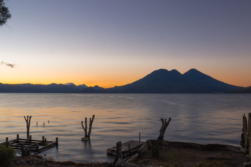 amanecer en el Lago Atitlán