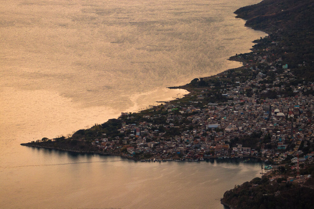 Vista en el Mirador Rostro Maya en Lago Atitlán, Guatemala