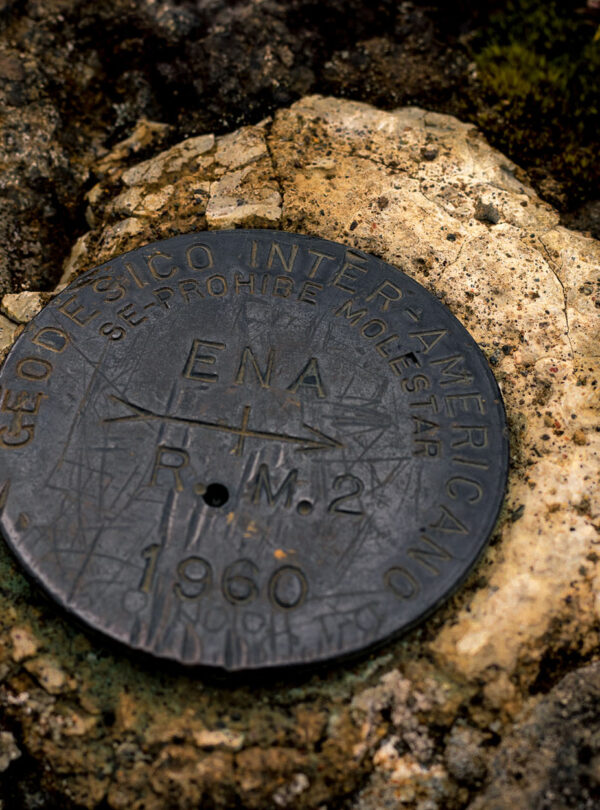 Hito que indica la cima del Cerro Ena (3126MSNM), San Jerónimo de Pérez Zeledón