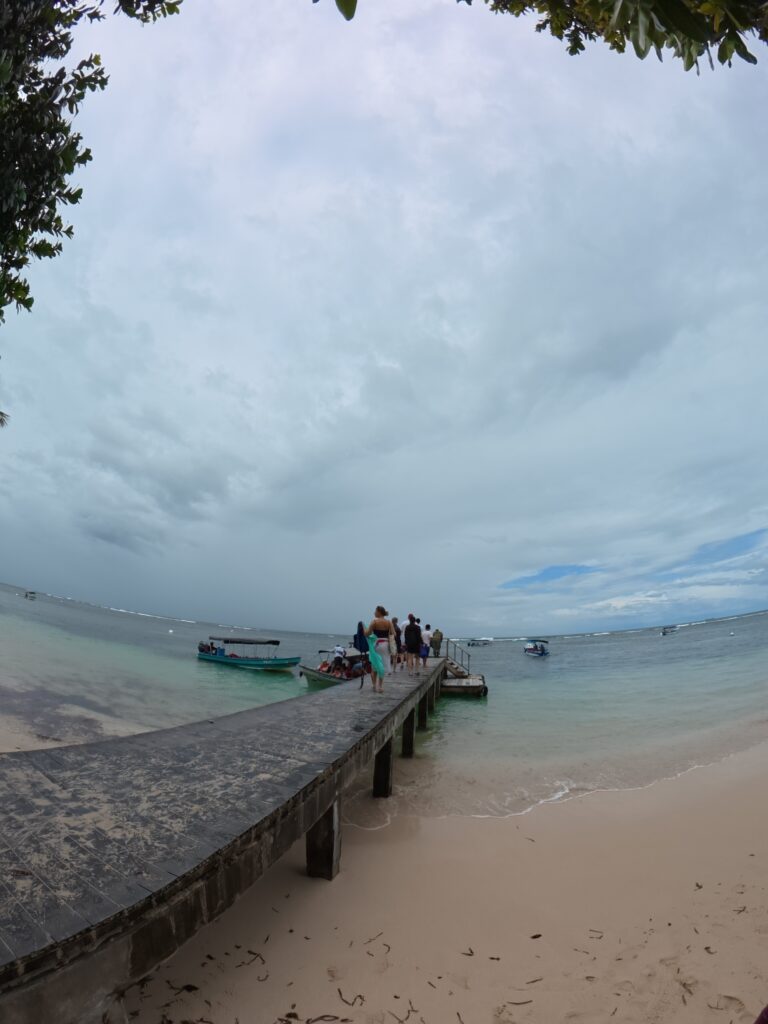 LANCHA EN BOCAS